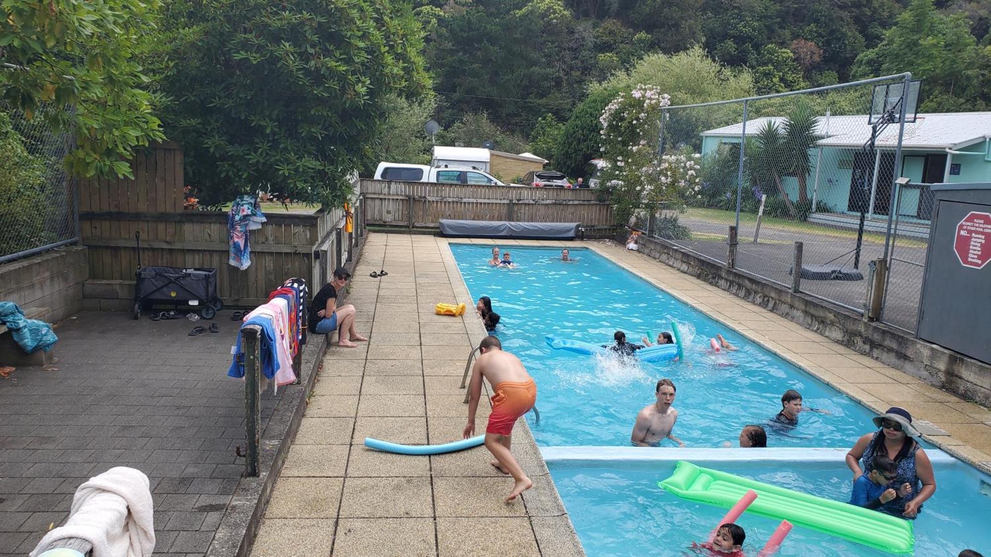Dickson Holiday Park Thames Bagian luar foto
