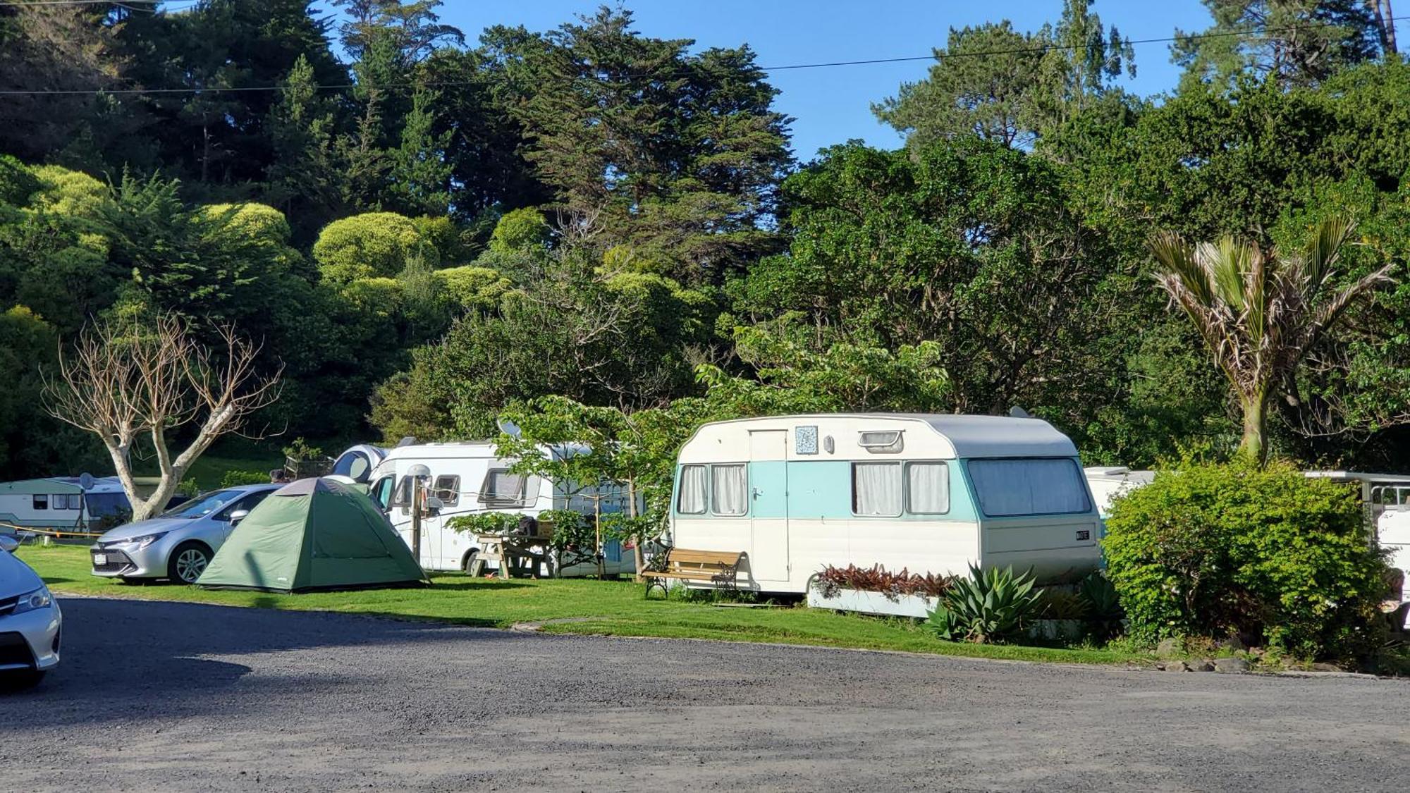 Dickson Holiday Park Thames Bagian luar foto